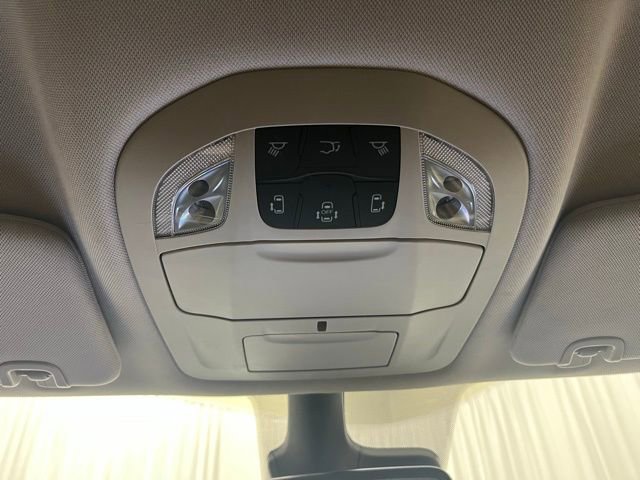Used 2024 Chrysler Pacifica Touring-L image 17