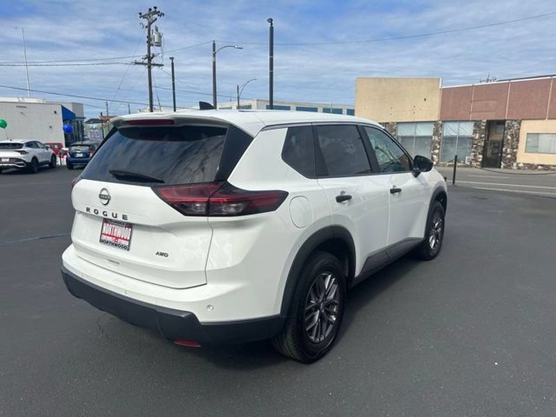 Used 2024 Nissan Rogue S AWD/4WD image 5