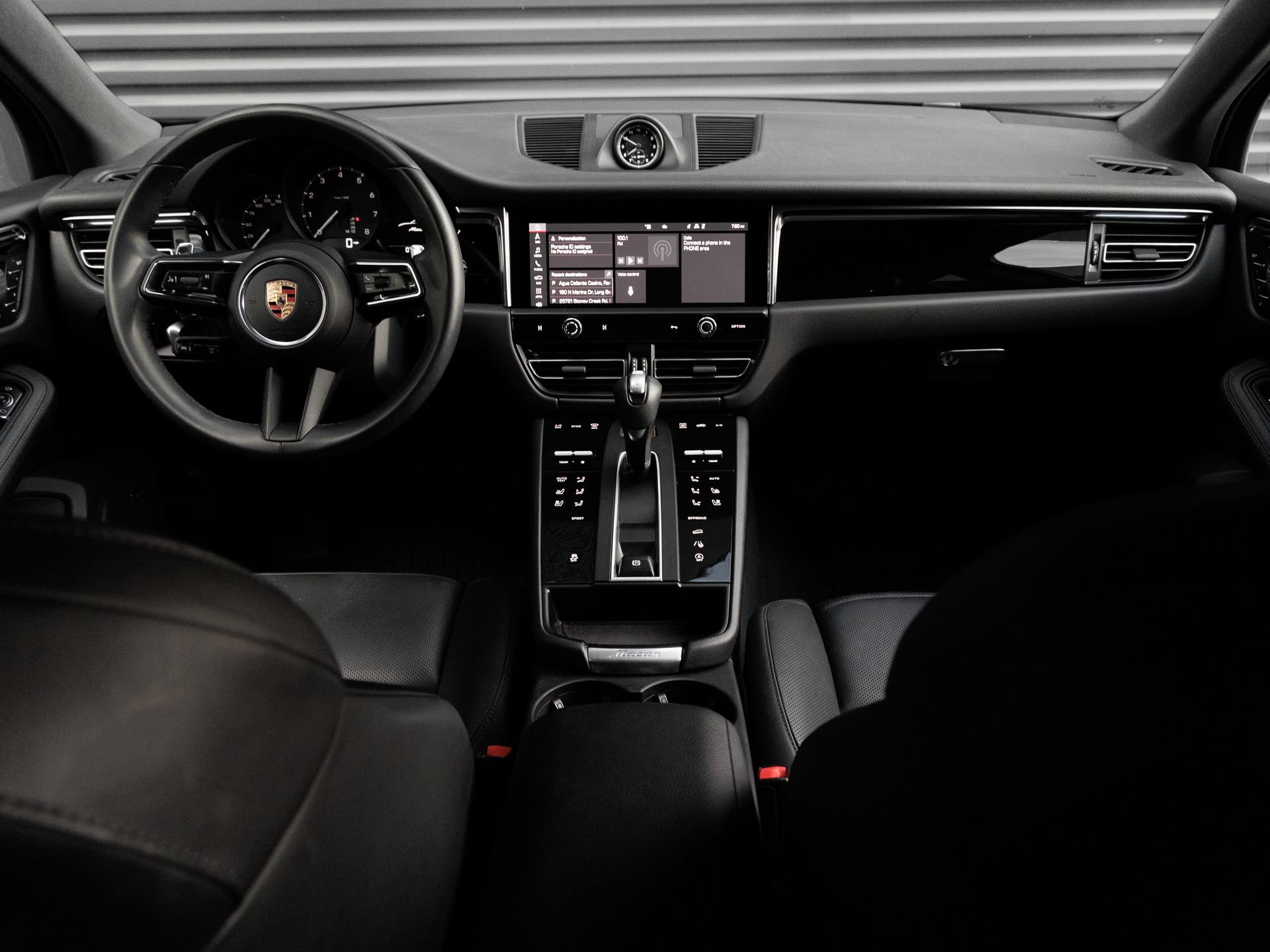 Certified 2026 Porsche Macan AWD/4WD image 16