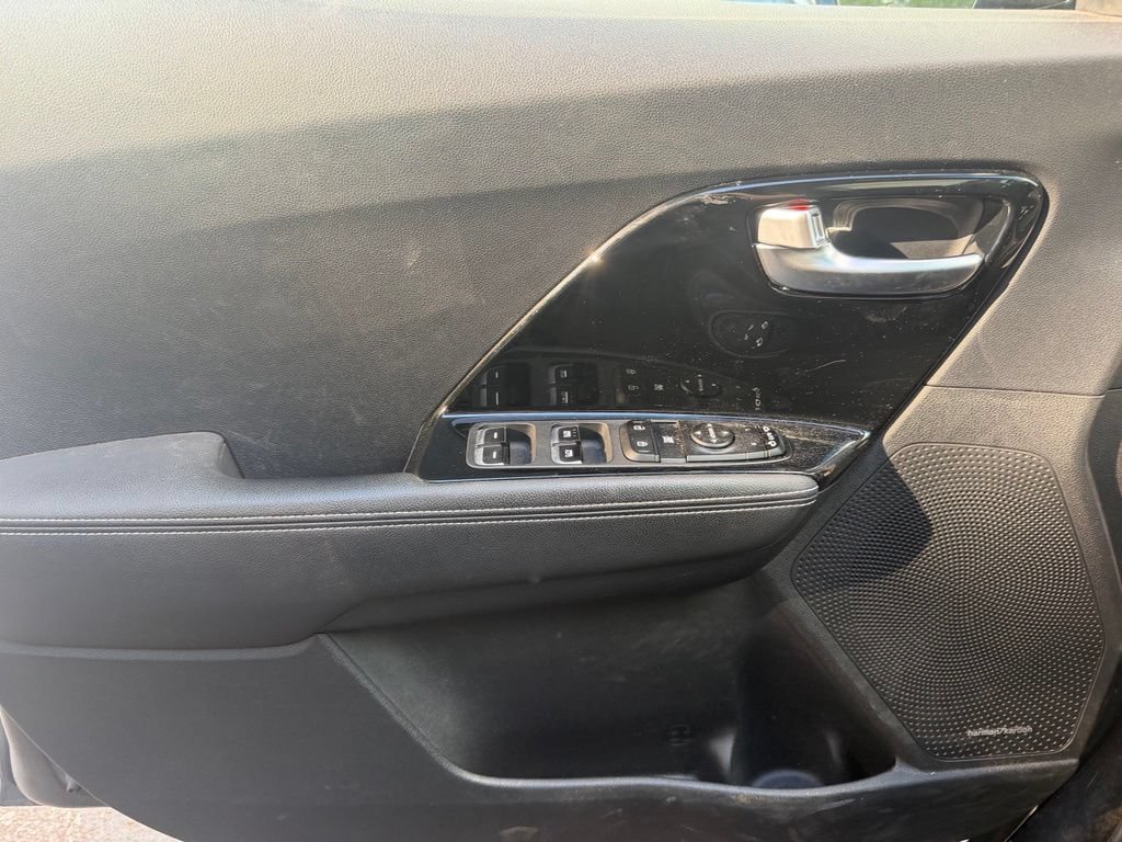 Used 2022 Kia Niro EX w/ Cold Weather Package FWD image 15
