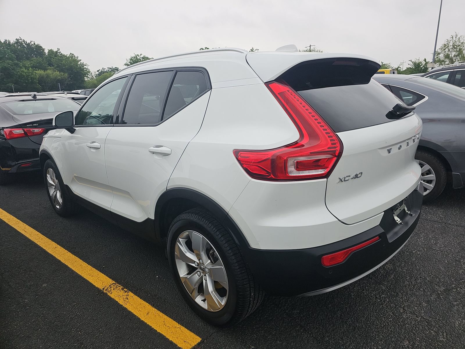 Used 2022 Volvo XC40 T5 Momentum AWD/4WD image 10