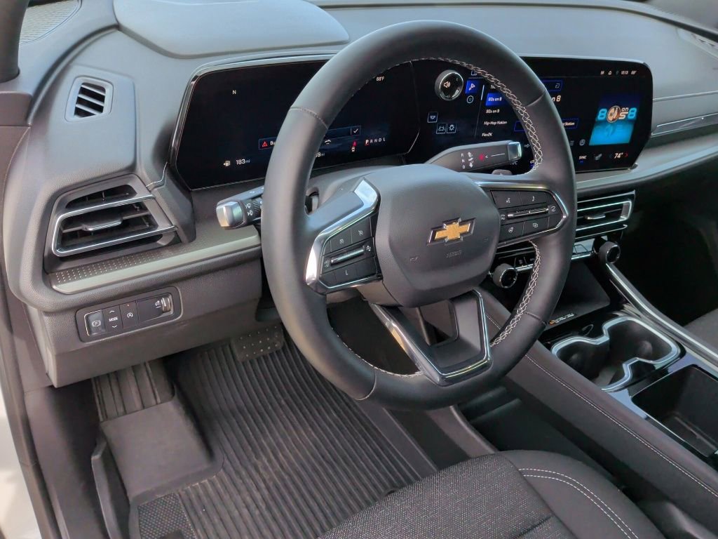 Used 2025 Chevrolet Traverse LT w/ Driver Confidence Package image 14