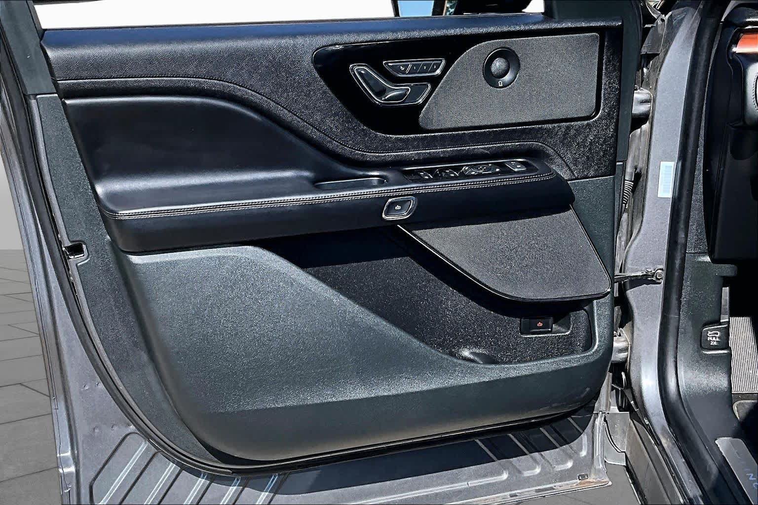 Used 2024 Lincoln Aviator Reserve AWD/4WD image 42