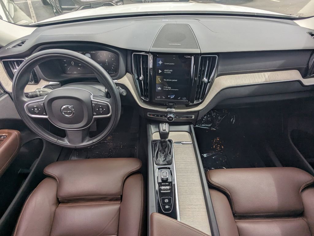 Used 2020 Volvo XC60 T5 Inscription image 2