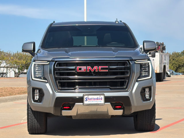 Used 2024 GMC Yukon AT4 w/ Technology Package AWD/4WD image 2