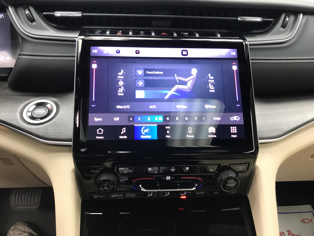 Used 2023 Jeep Grand Cherokee Limited w/ Luxury Tech Group II image 12