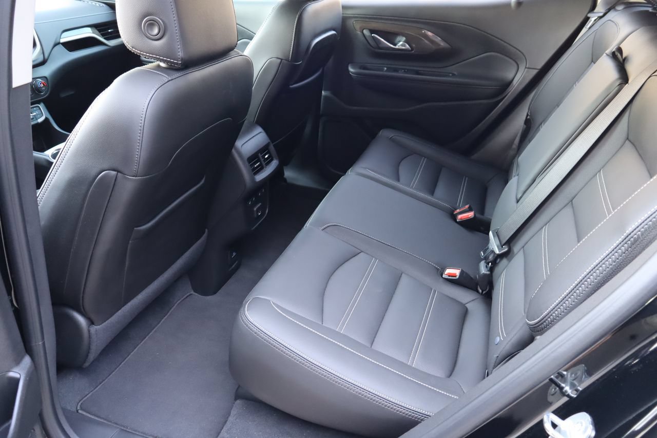 Used 2023 GMC Terrain Denali w/ Denali Premium Package AWD/4WD image 6