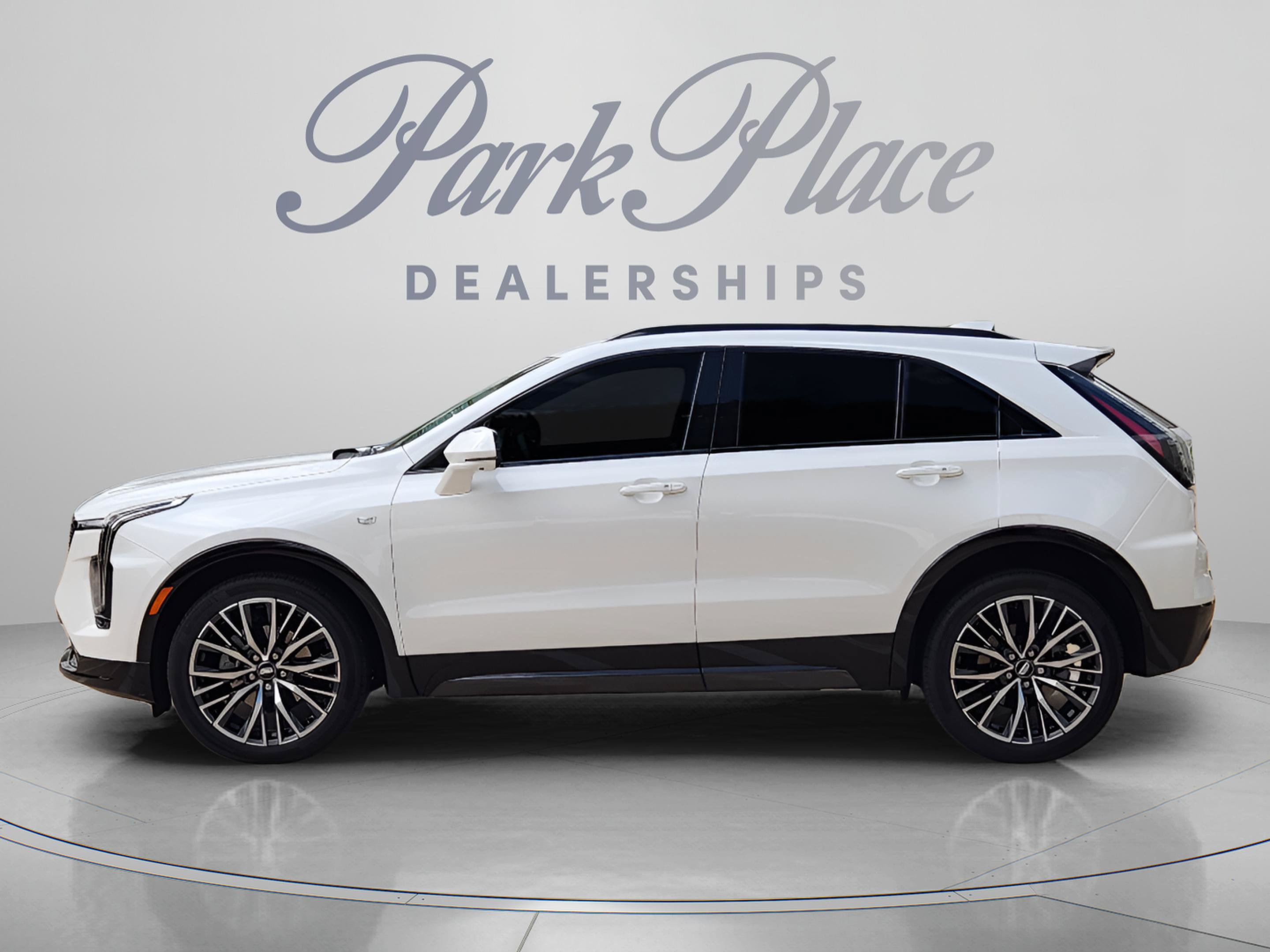 Used 2025 Cadillac XT4 Sport FWD image 2
