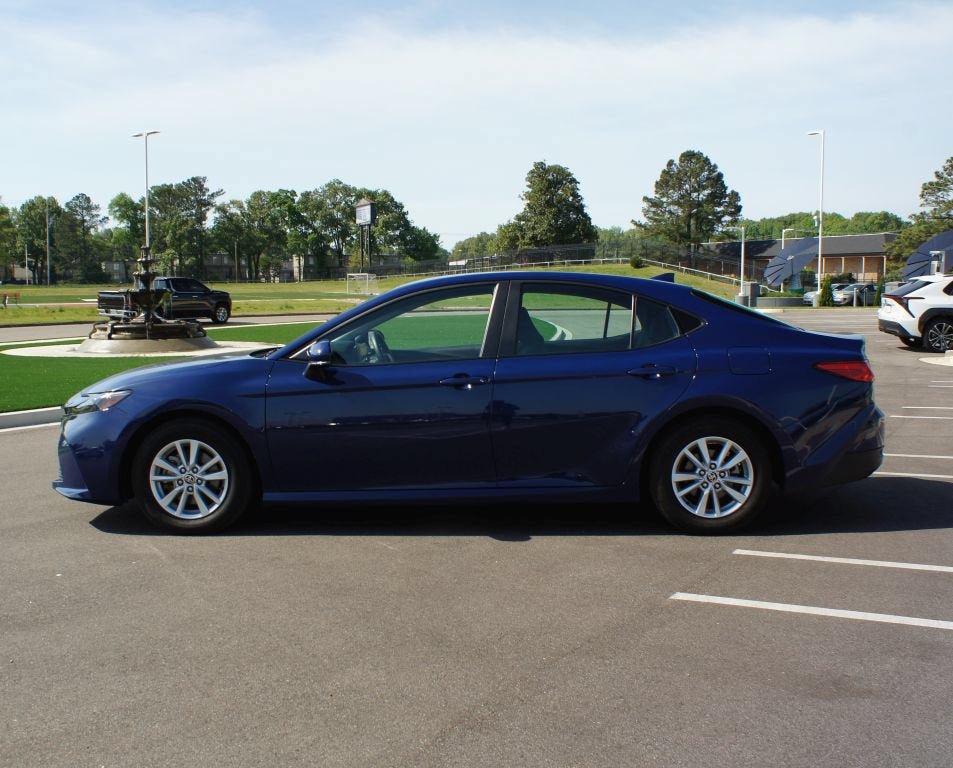 Used 2025 Toyota Camry LE FWD image 12