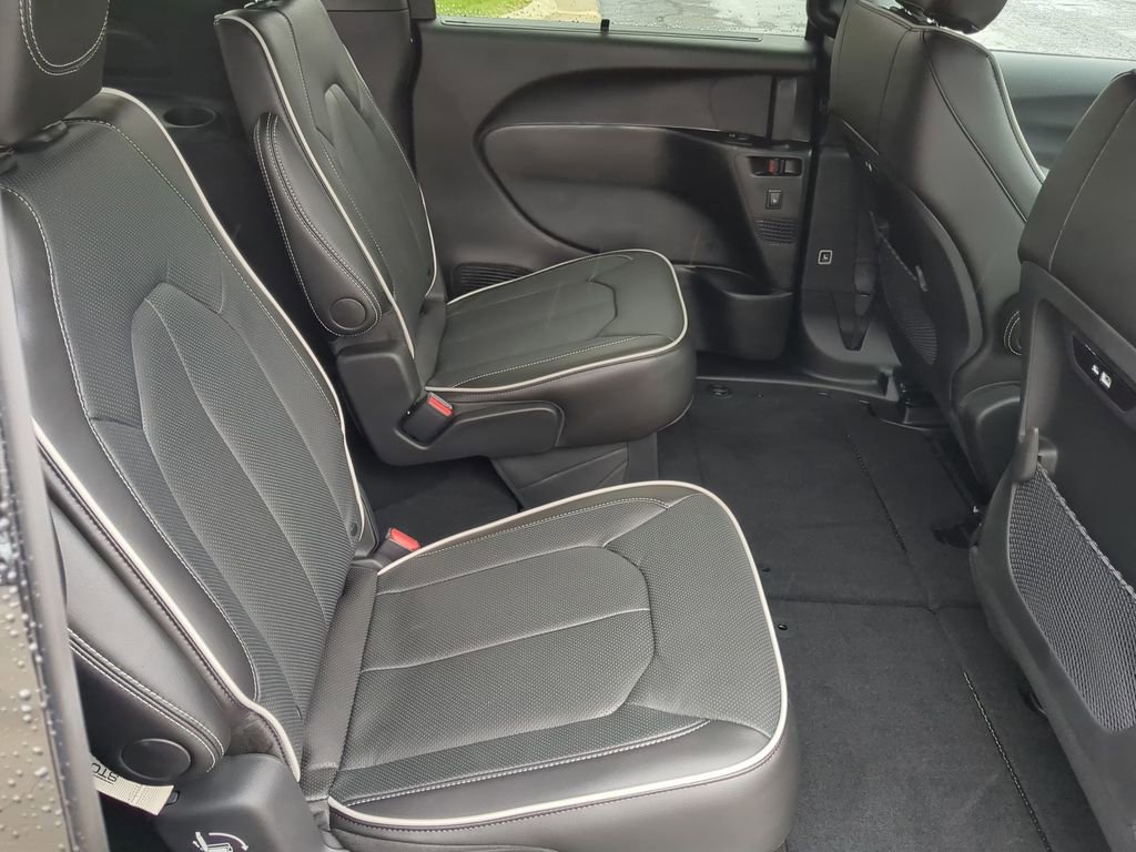 New 2026 Chrysler Pacifica Limited w/ S Appearance Package image 16