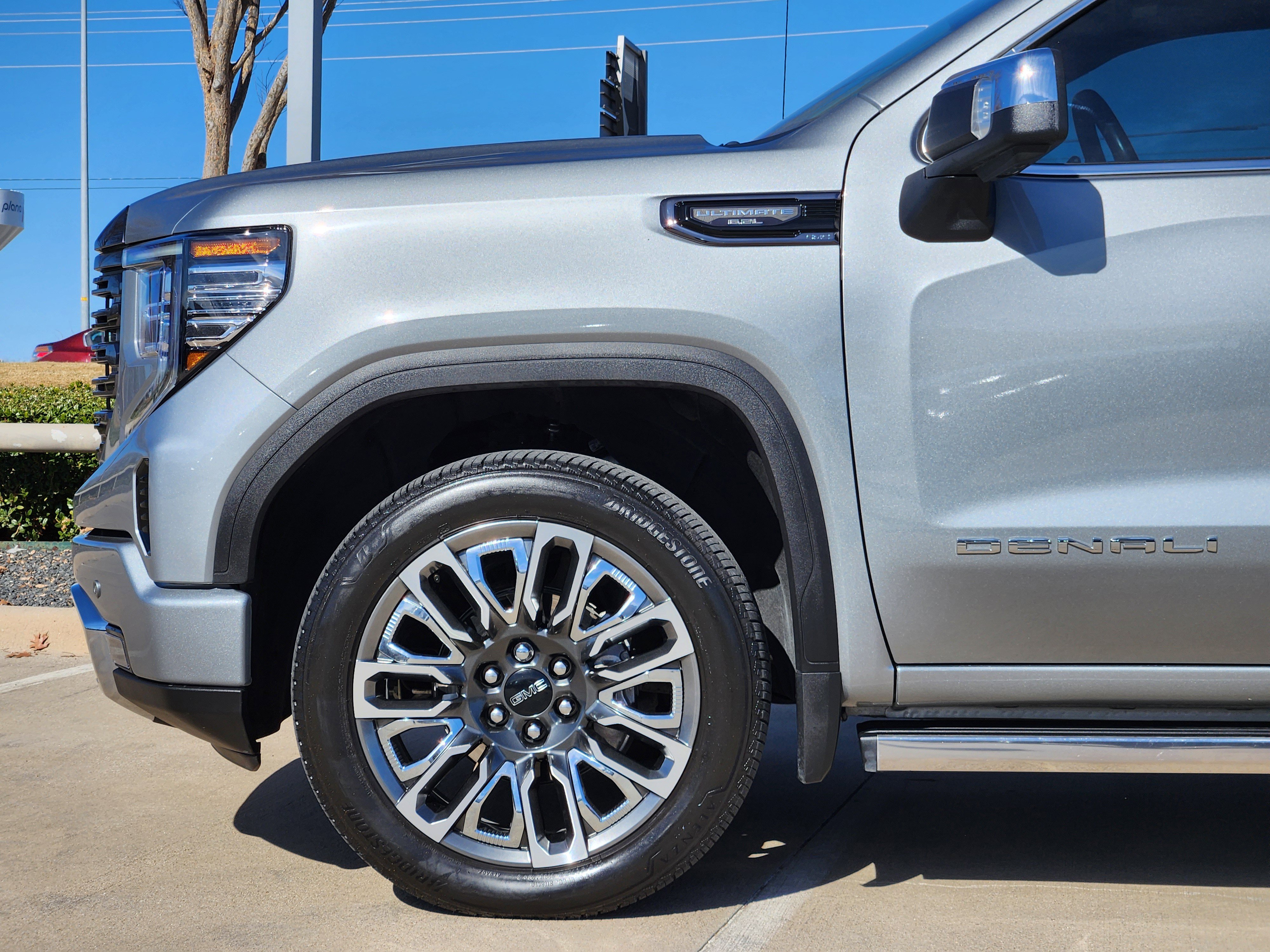 Used 2024 GMC Sierra 1500 Denali Ultimate image 9