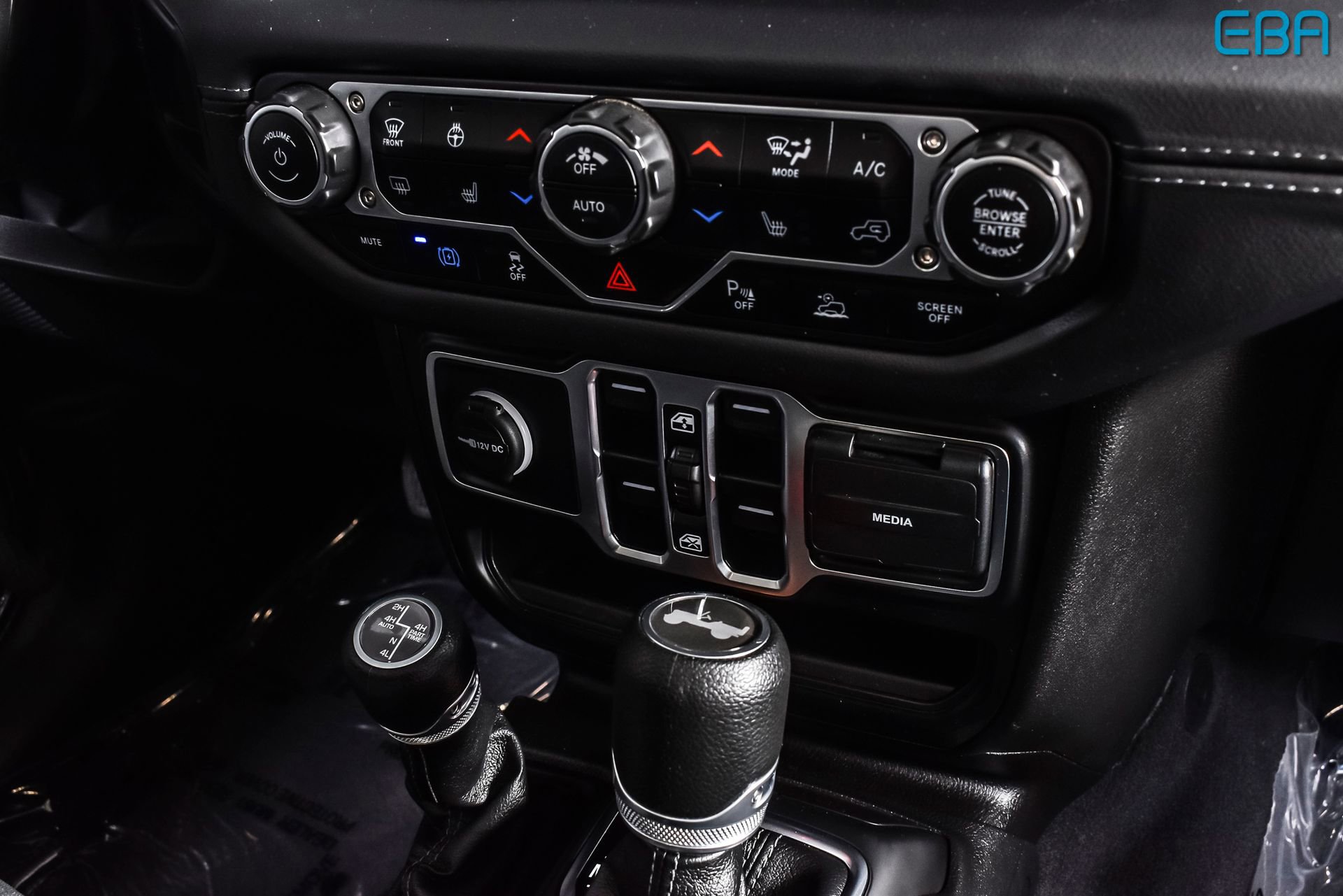 Used 2025 Jeep Wrangler Unlimited Sahara w/ Safety Group image 27
