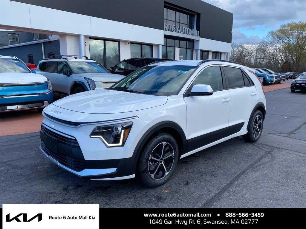 New 2025 Kia Niro LX image 1