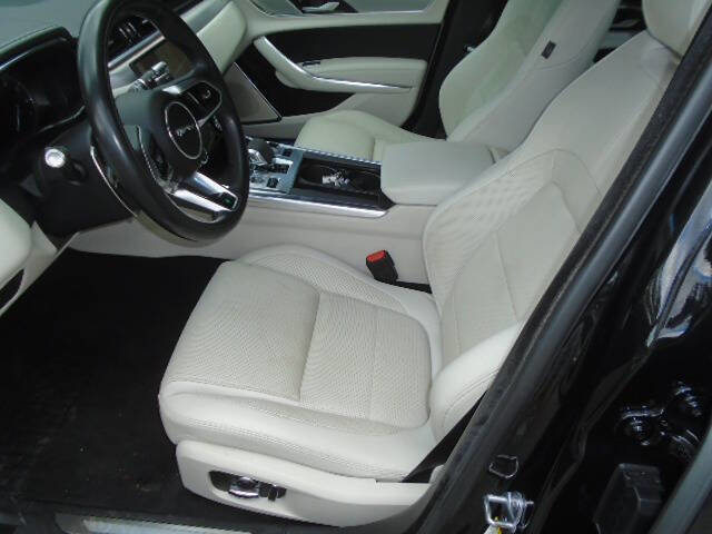Used 2022 Jaguar XF R-Dynamic SE image 10