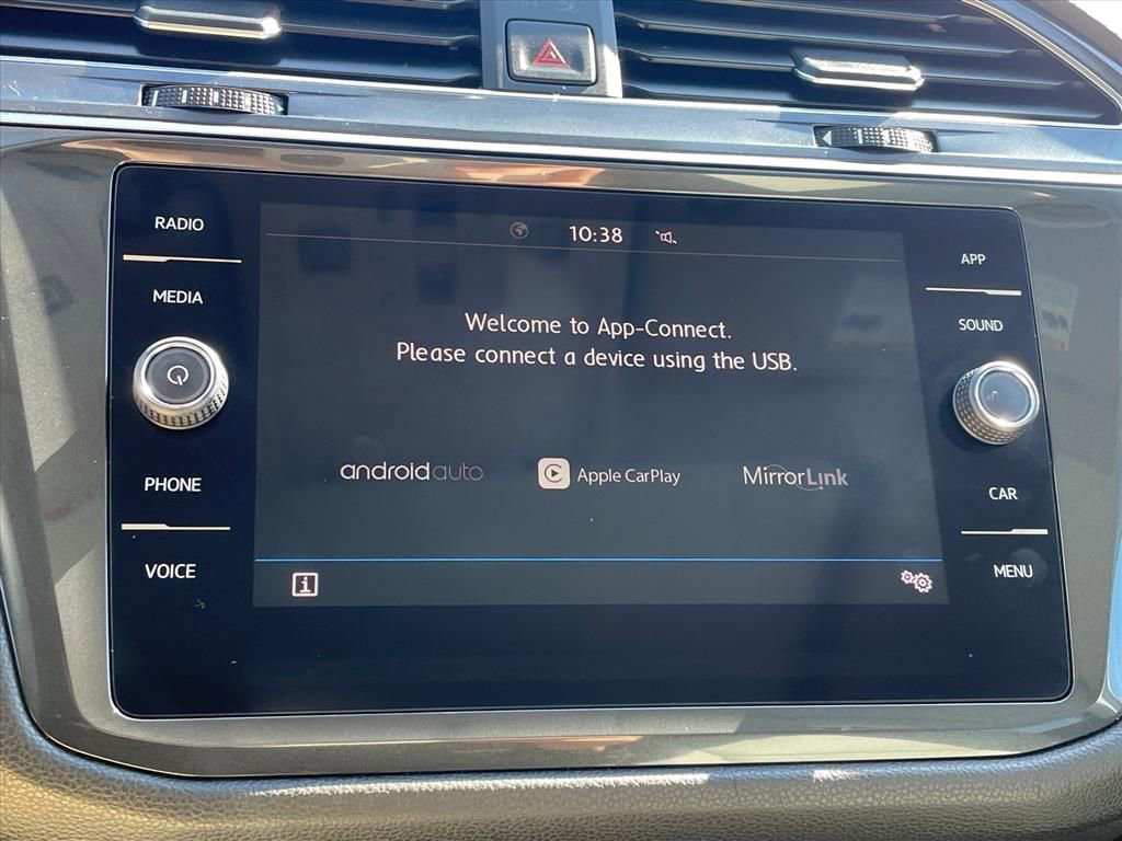 Used 2020 Volkswagen Tiguan SE w/ Panoramic Sunroof Package image 13