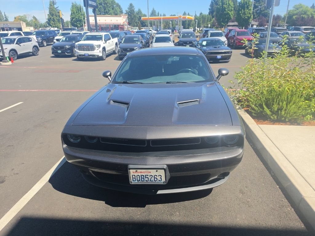 Used 2017 Dodge Challenger SXT RWD image 8