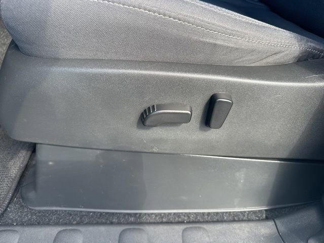 Used 2023 Nissan Frontier SV w/ SV Convenience Package image 13