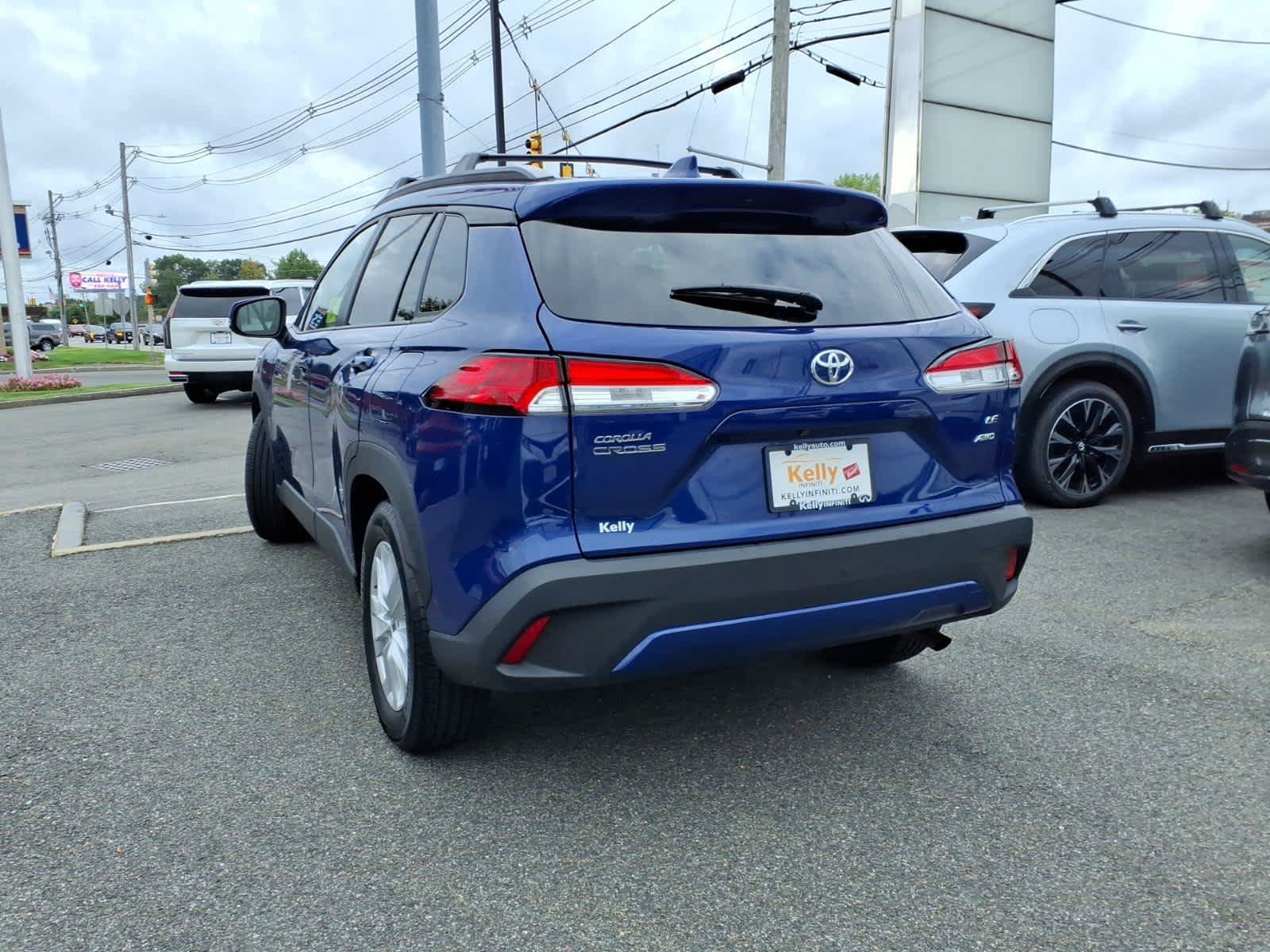 Used 2024 Toyota Corolla Cross LE w/ Moonroof Package AWD/4WD image 7