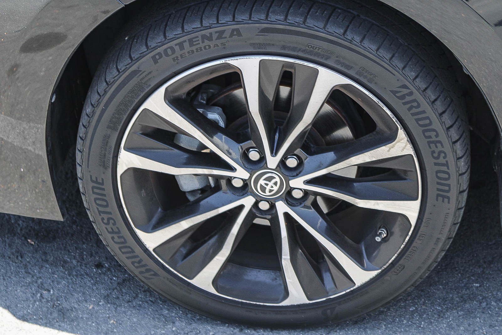 Used 2019 Toyota Corolla SE w/ Carpet Mat Package (TMS) FWD image 12