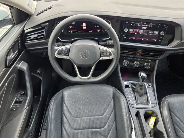 Certified 2022 Volkswagen Jetta SEL FWD image 16