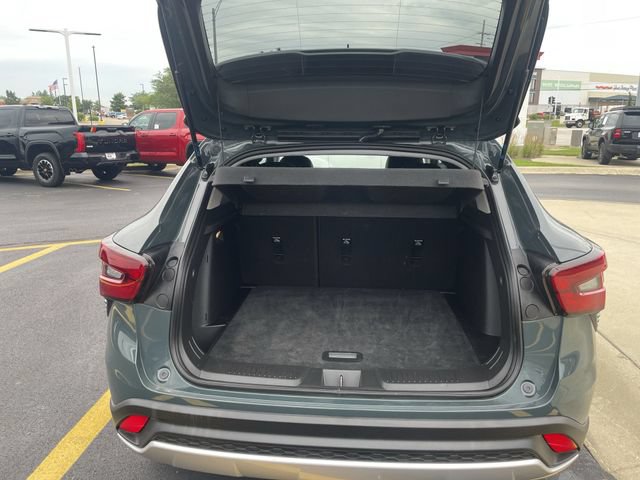 Used 2025 Chevrolet Trax LT FWD image 33