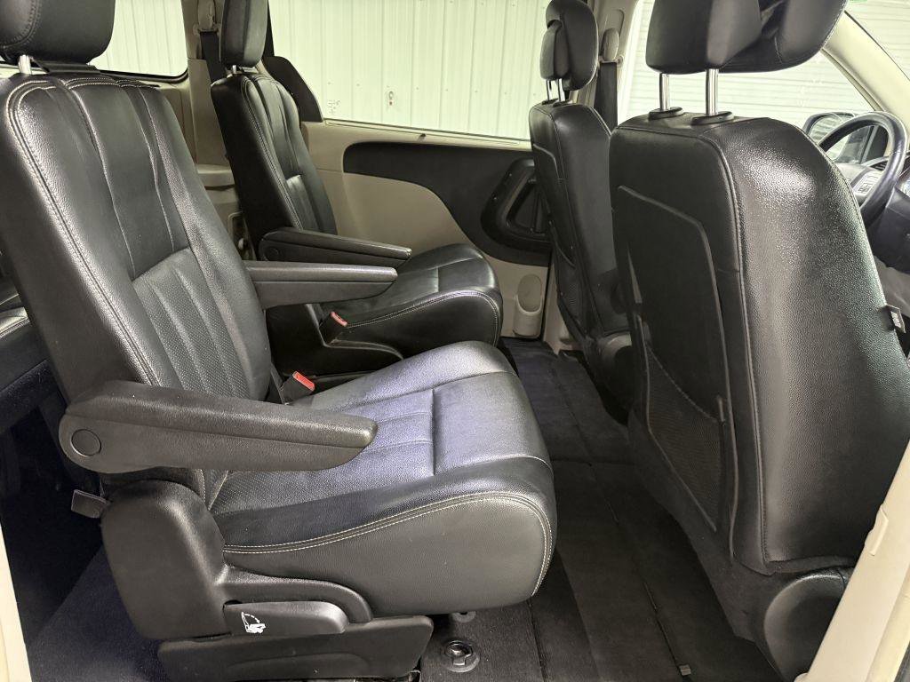 Used 2014 Chrysler Town & Country Touring-L w/ Driver Convenience Group FWD image 28