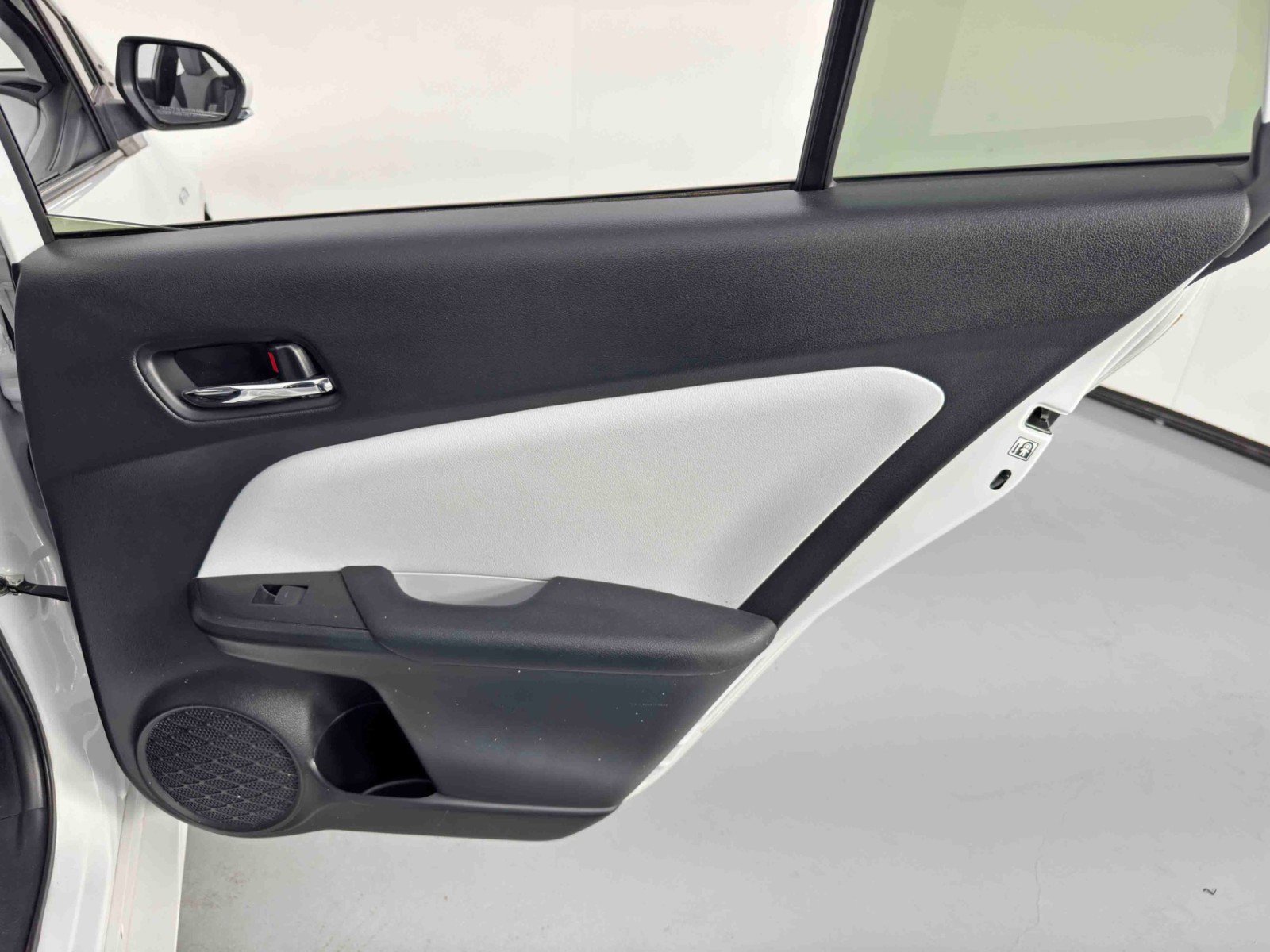 Used 2022 Toyota Prius XLE w/ Premium Convenience Package image 42