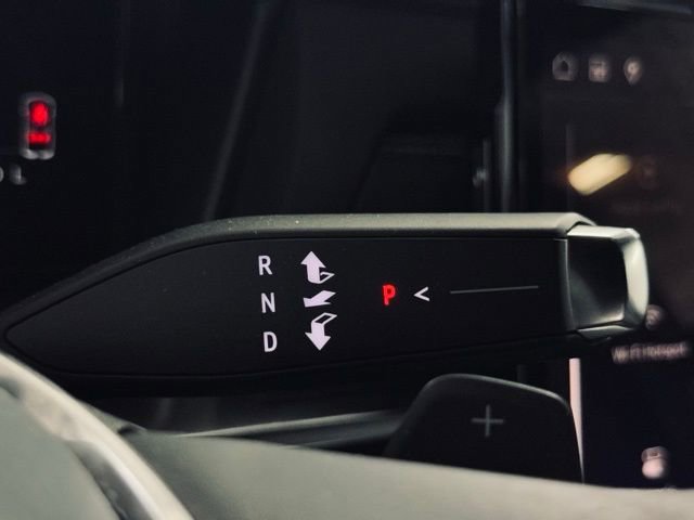 Used 2025 GMC Terrain Elevation image 25