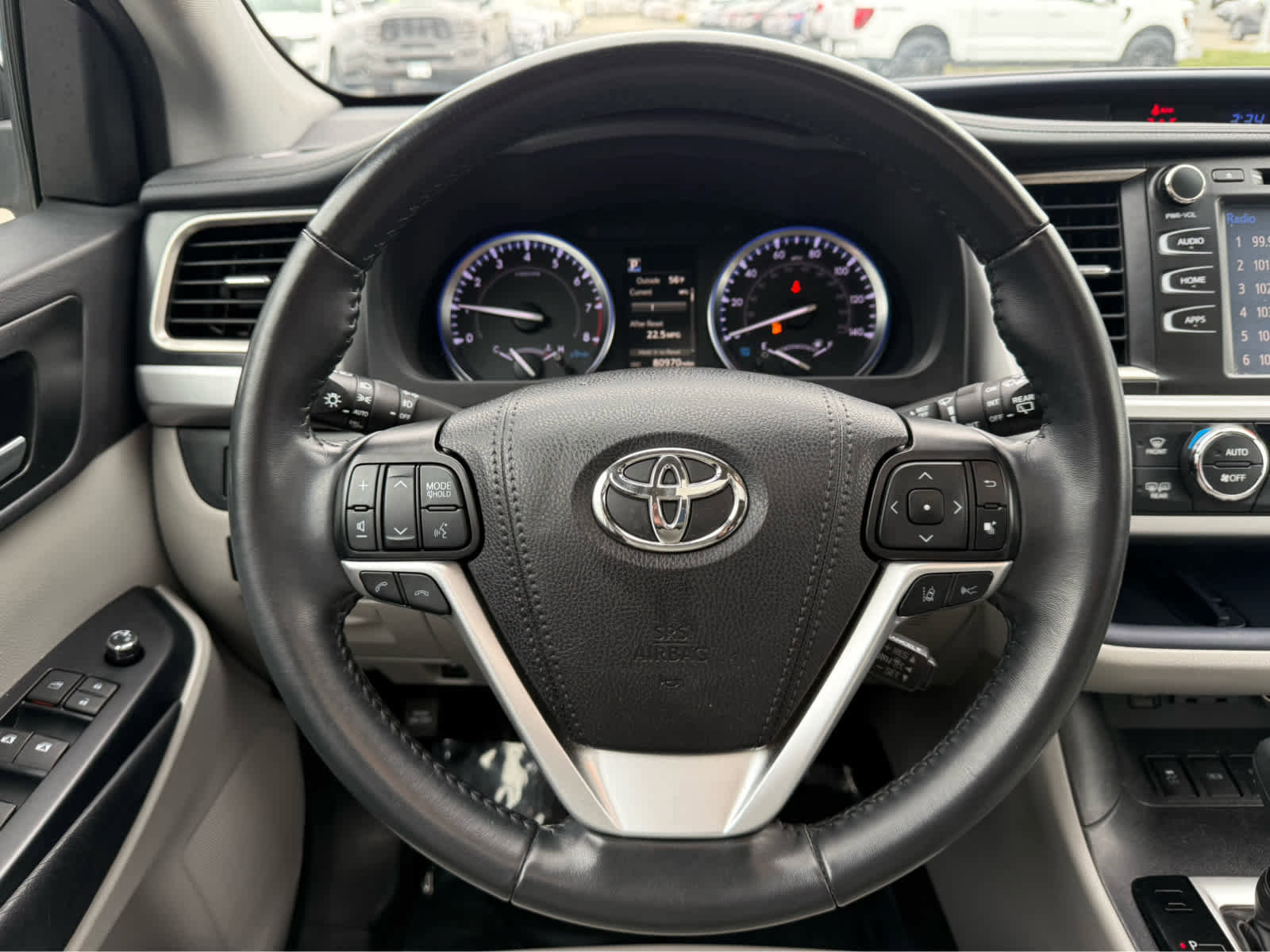 Used 2019 Toyota Highlander XLE image 16