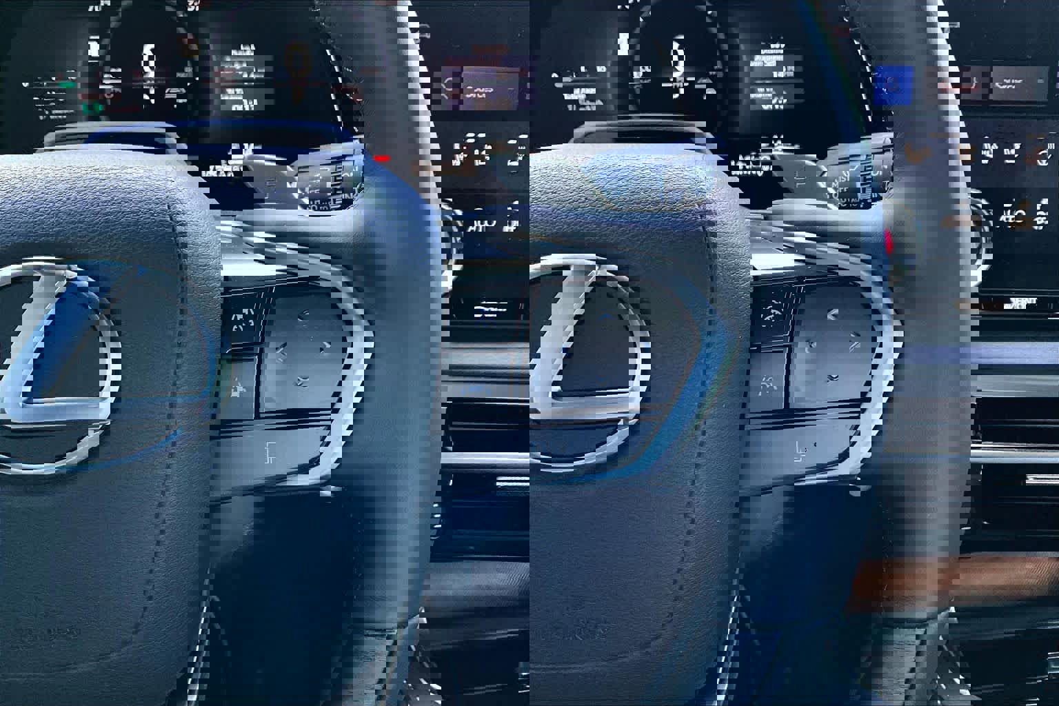 Used 2025 Lexus RX 450h Luxury w/ Convenience Package image 24