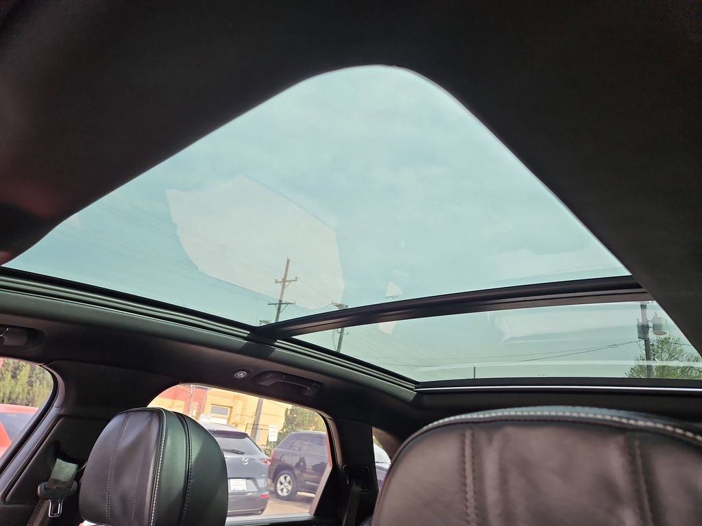 Used 2017 Bentley Bentayga image 21