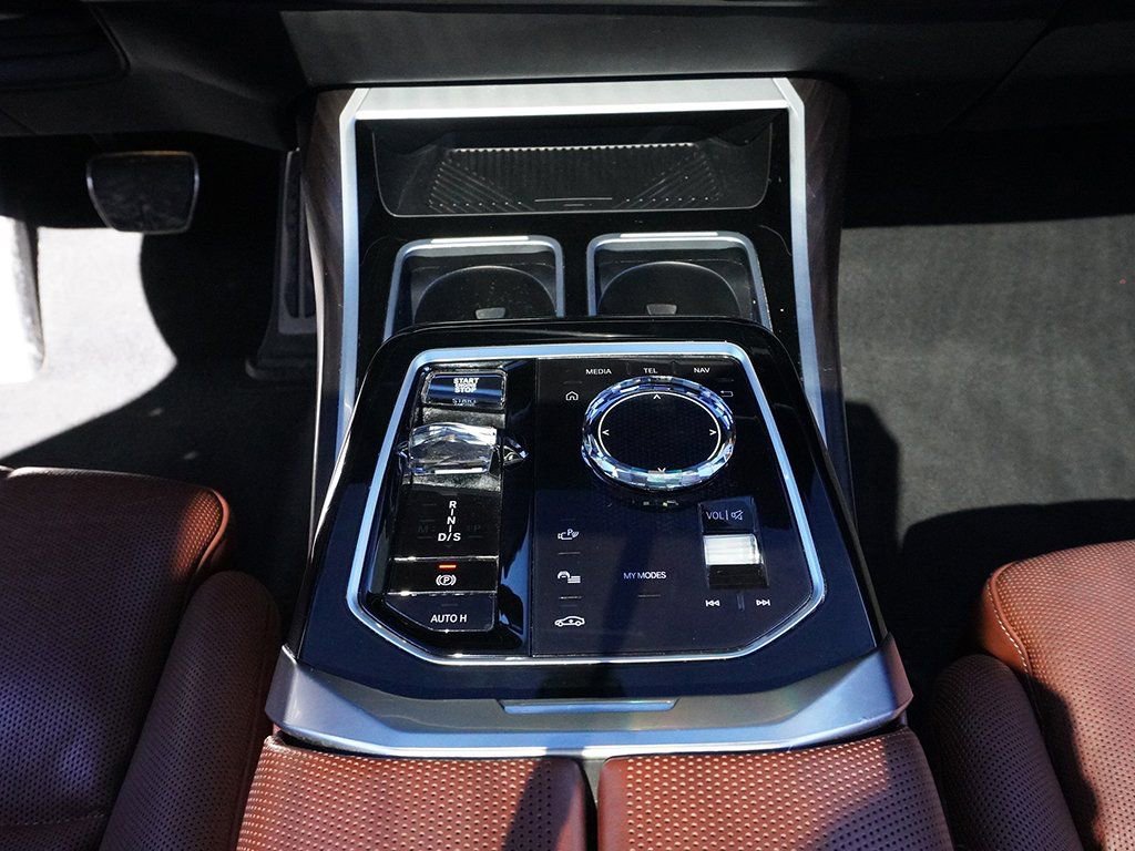 Used 2023 BMW 760i xDrive image 47