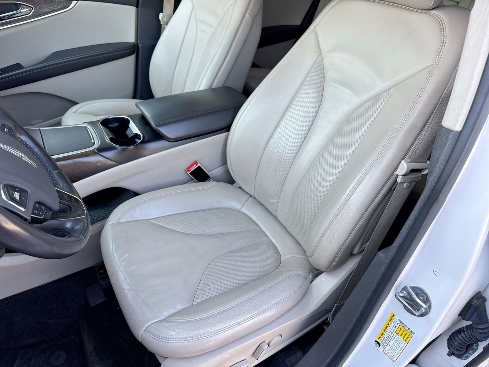 Used 2016 Lincoln MKX Select w/ Climate Package image 15