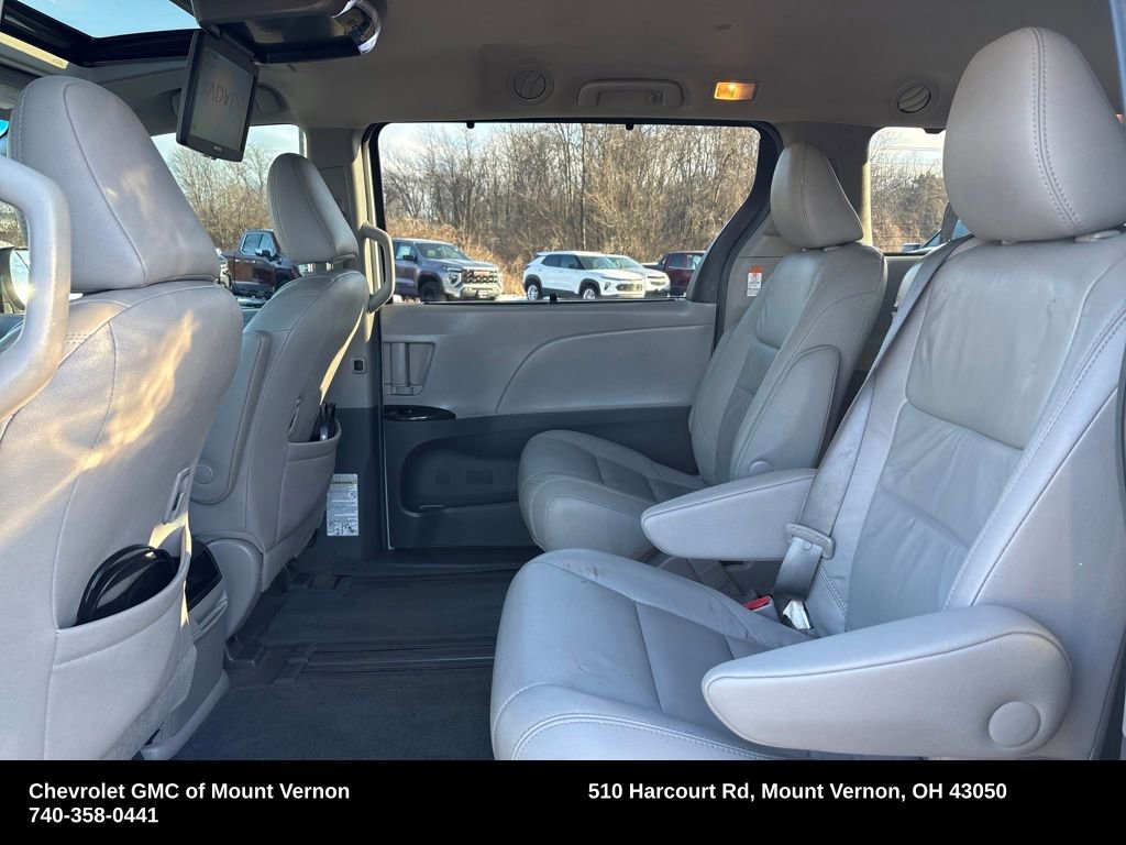 Used 2017 Toyota Sienna L image 16