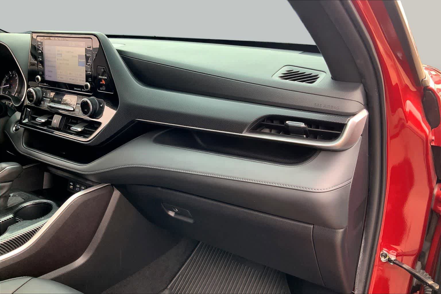 Used 2022 Toyota Highlander XSE FWD image 19