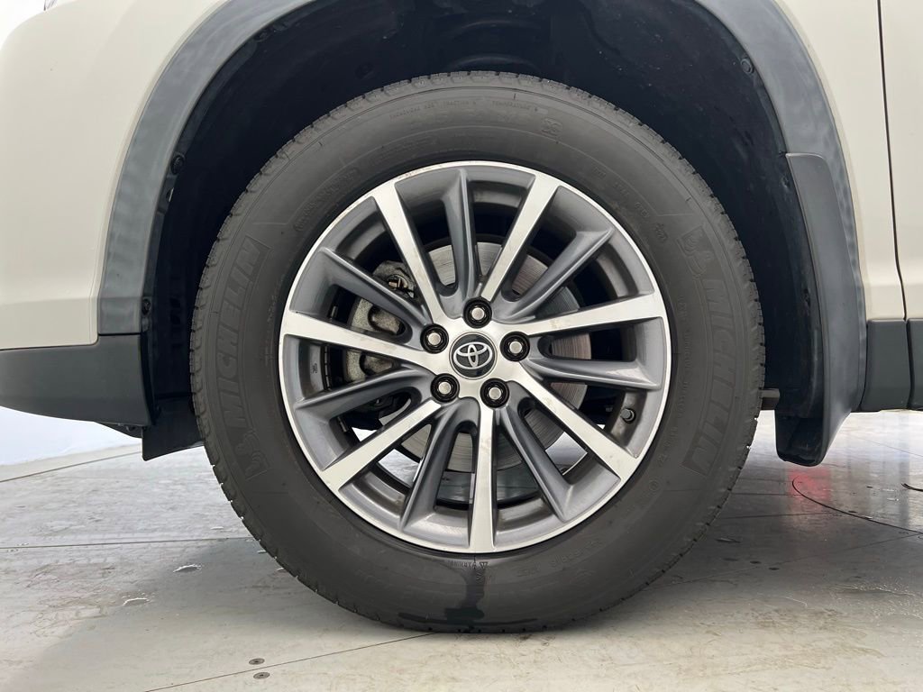 Used 2019 Toyota Highlander XLE image 24