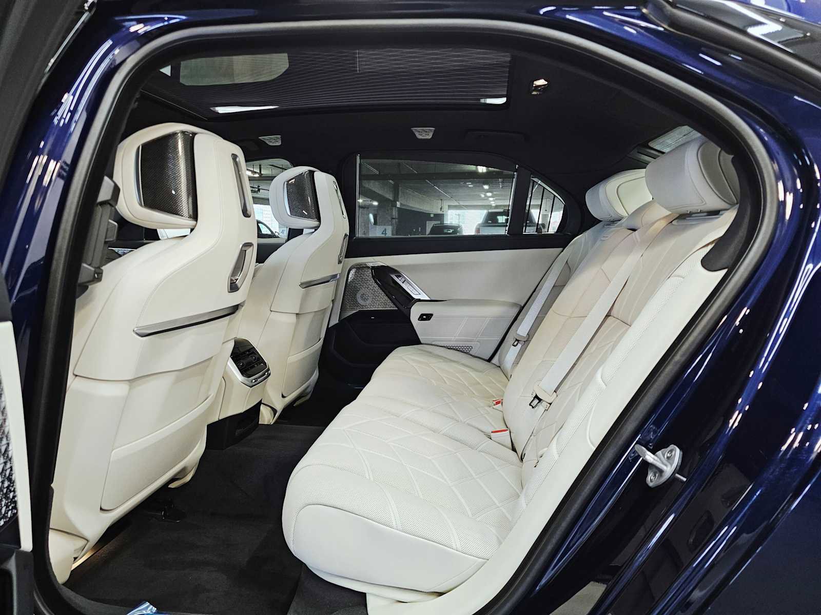 New 2025 BMW i7 xDrive60 w/ Executive Package image 25