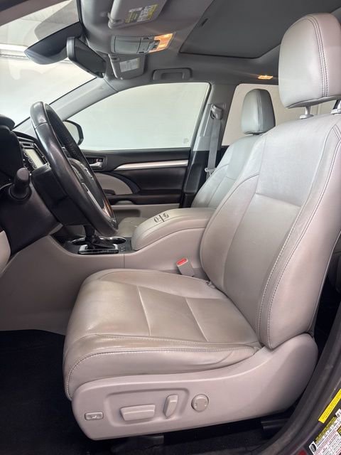 Used 2017 Toyota Highlander XLE FWD image 16