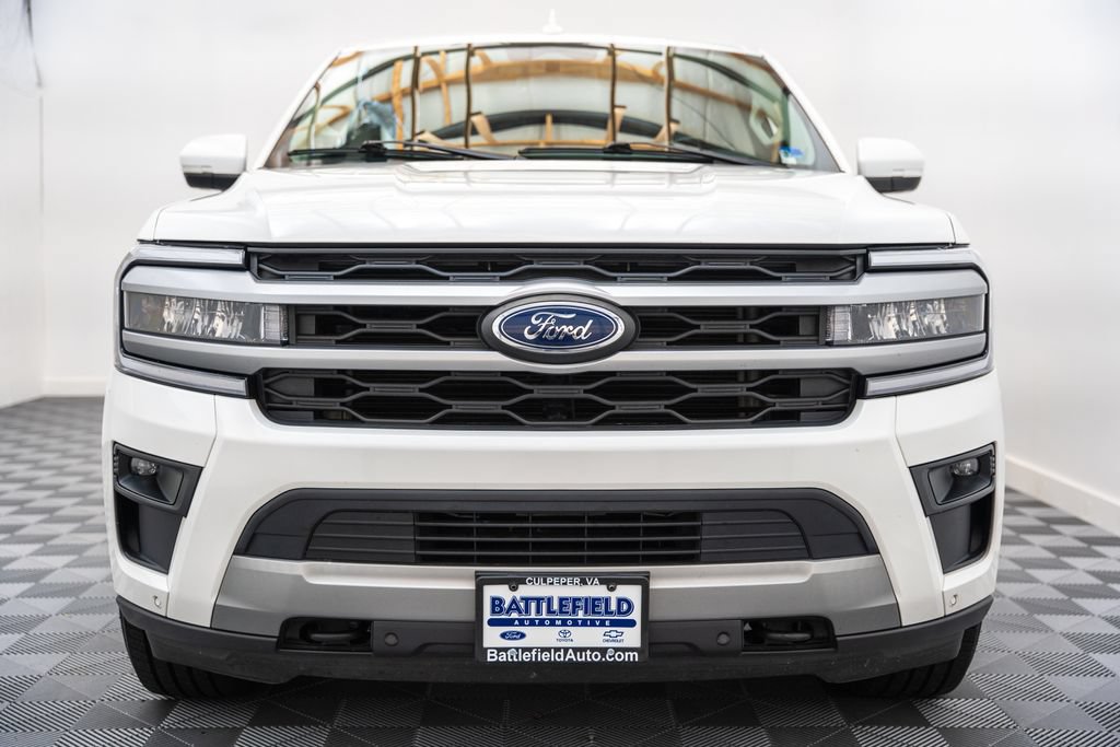 Used 2022 Ford Expedition XLT AWD/4WD image 2