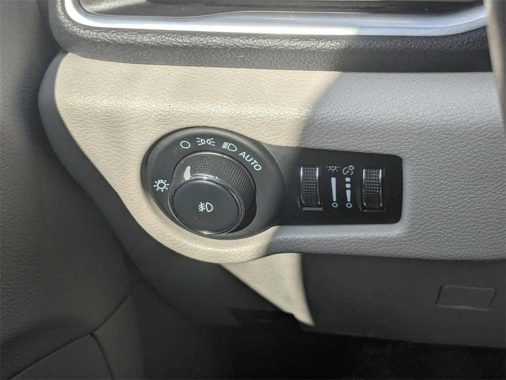 Used 2023 Chrysler Pacifica Limited image 17