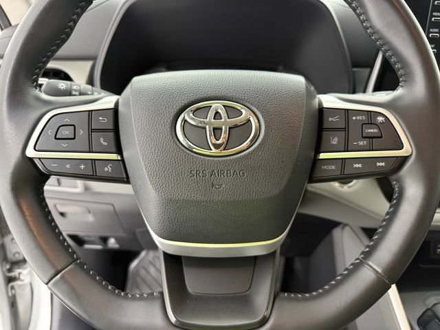 Used 2022 Toyota Highlander LE FWD image 13