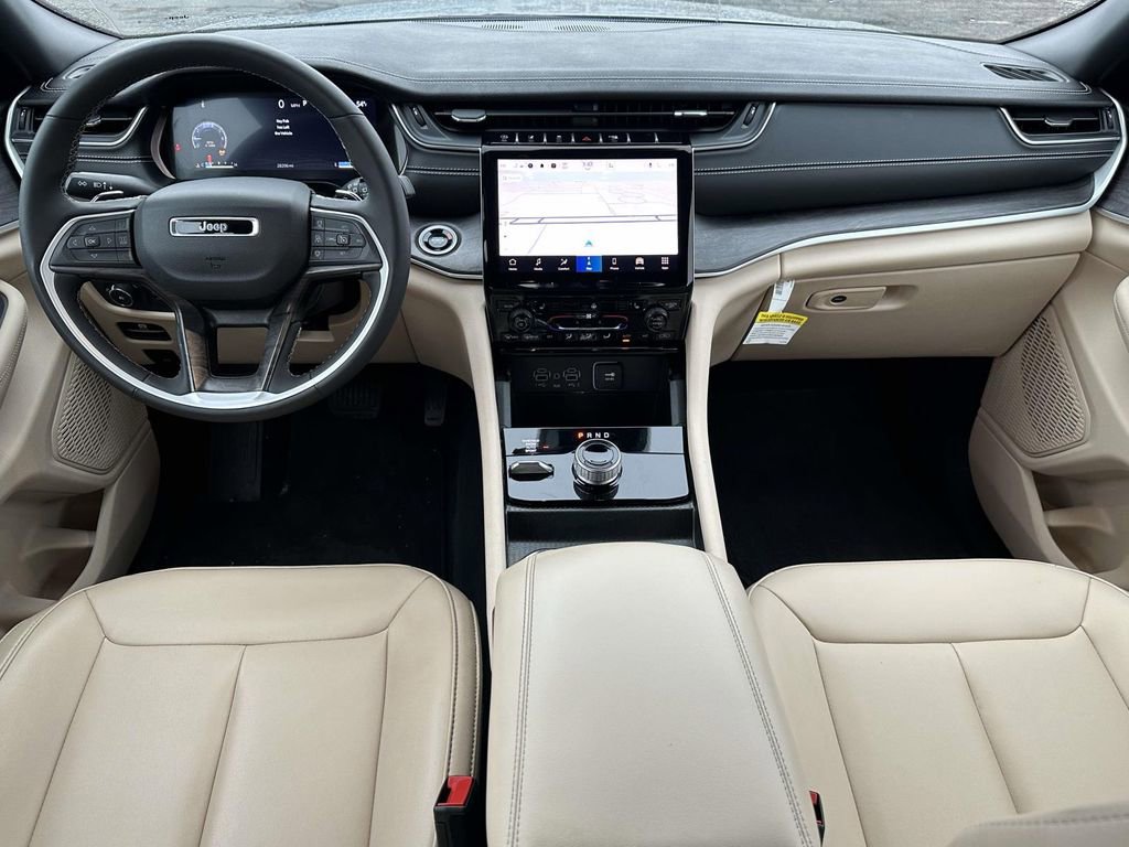 Used 2024 Jeep Grand Cherokee Limited image 14