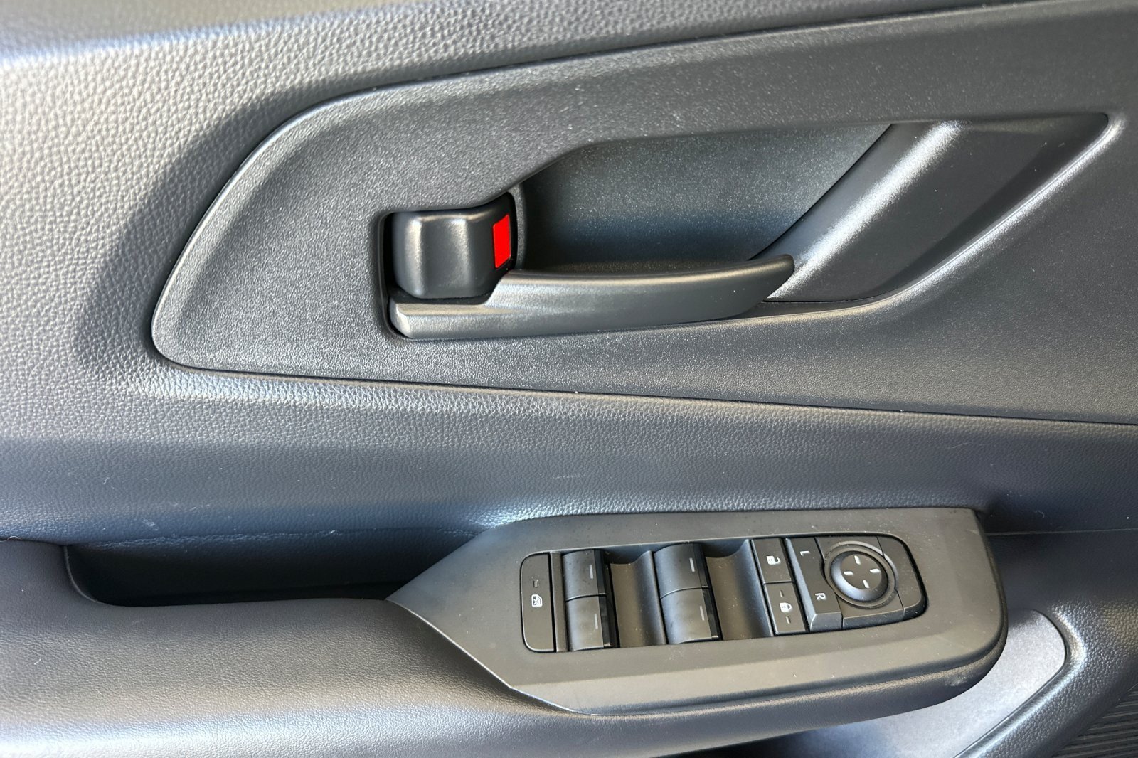 Certified 2025 Toyota Prius Plug-In Hybrid FWD image 10