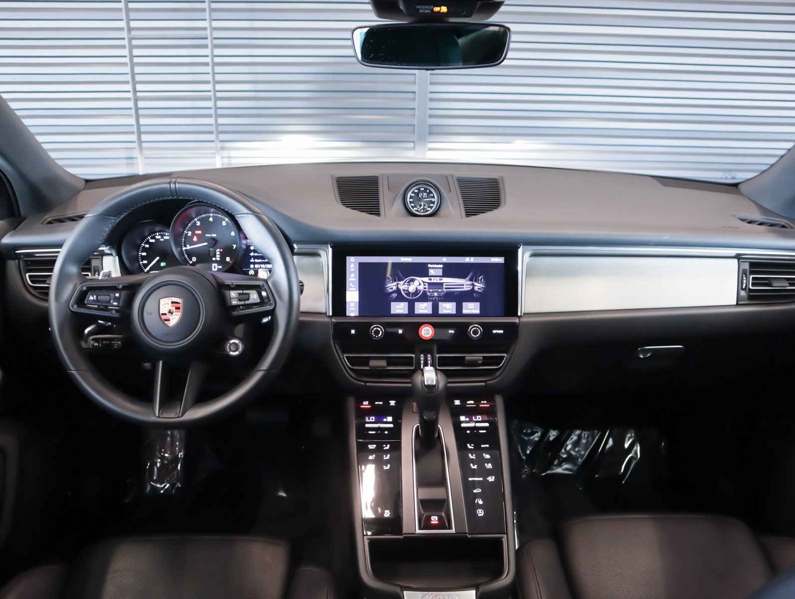Certified 2026 Porsche Macan AWD/4WD image 14