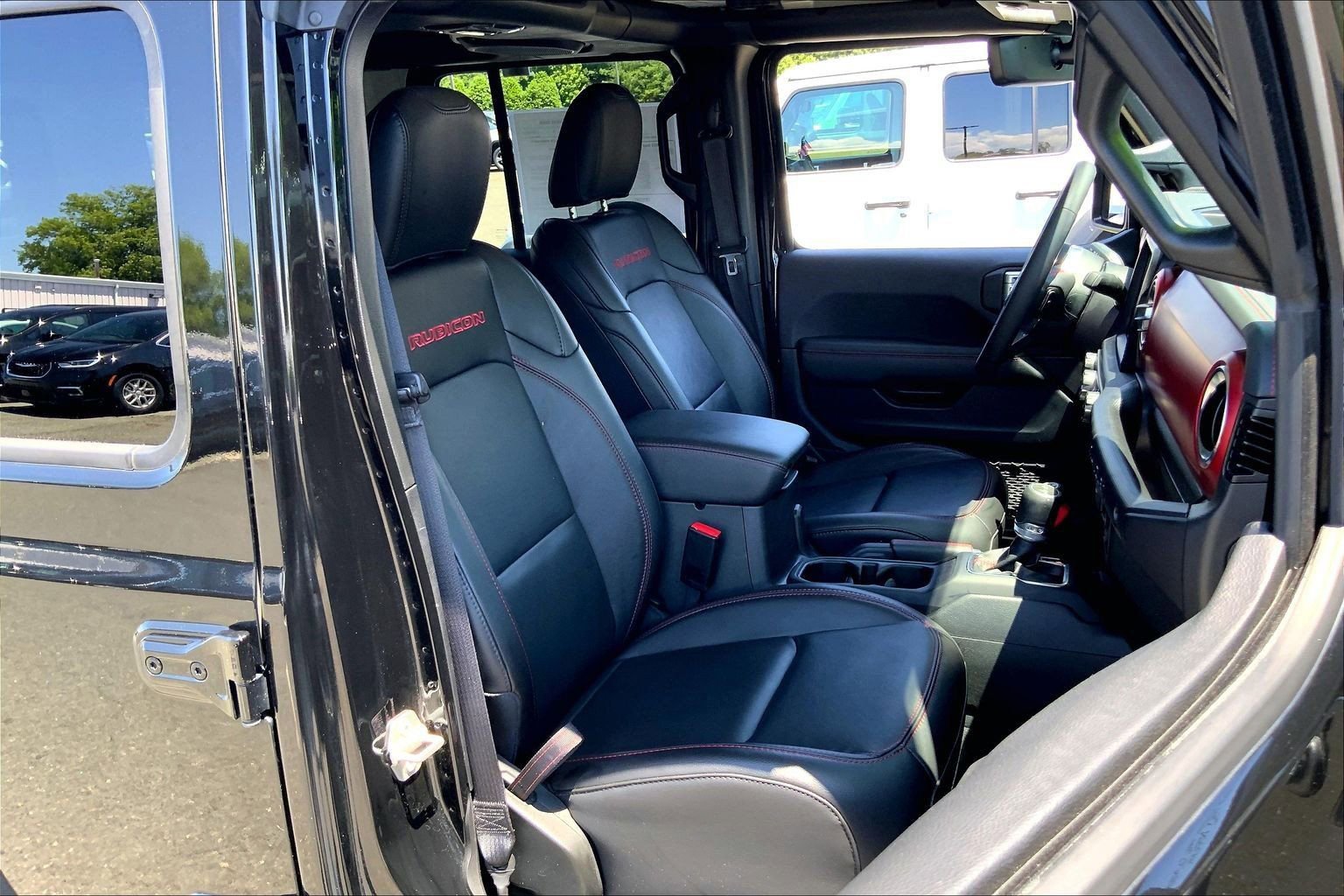 Used 2023 Jeep Wrangler Unlimited Rubicon w/ Cold Weather Group AWD/4WD image 5