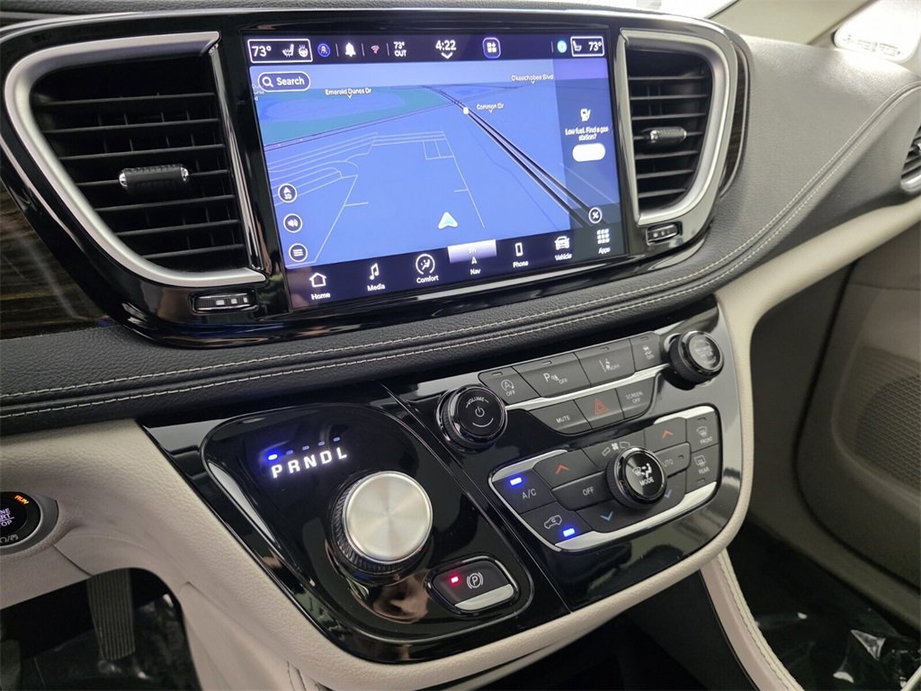 Used 2023 Chrysler Pacifica Limited image 26