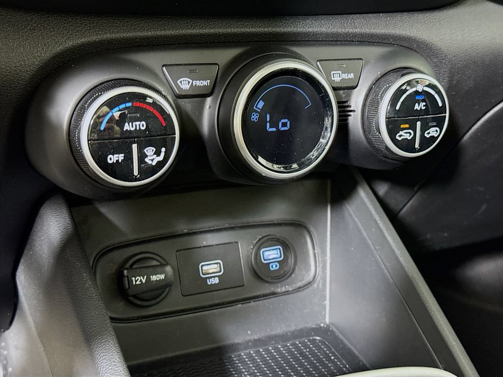Certified 2021 Hyundai Venue SEL FWD image 8