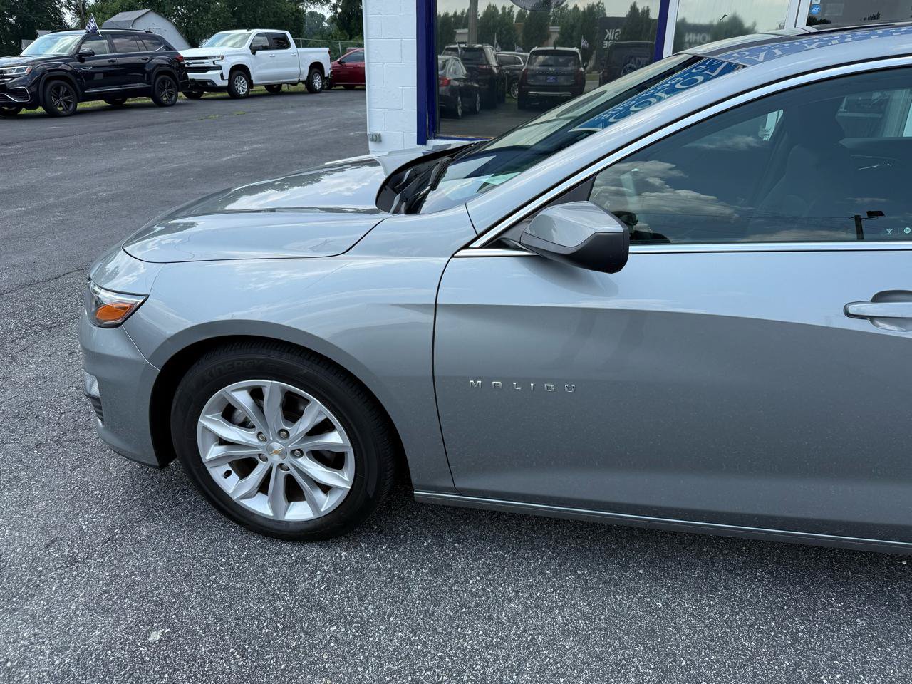 Used 2024 Chevrolet Malibu LT FWD image 3