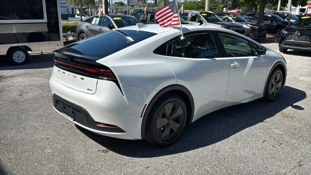 Used 2024 Toyota Prius LE FWD image 9