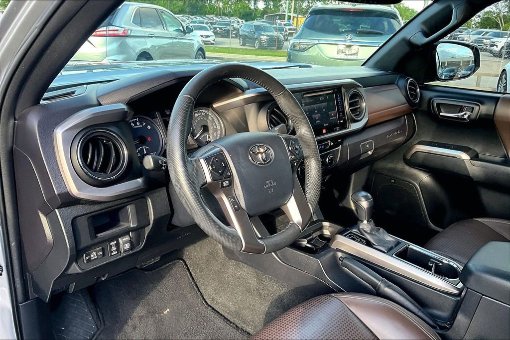 Used 2017 Toyota Tacoma Limited w/ Tow Package AWD/4WD image 17